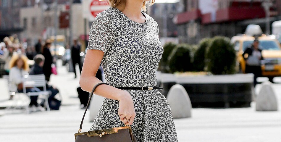  Taylor Swift classe et d&amp;eacute;contract&amp;eacute; &amp;agrave; New York, le 9 avril 2014 