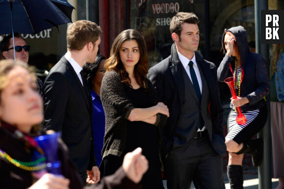 The Originals saison 1, épisode 20 : Klaus, Hayley et Elijah sur une photo
