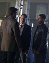 Castle saison 6, épisode 22 : Seamus Dever et Jon Huertas sur une photo