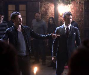 The Originals saison 1, épisode 21 : Joseph Morgan et Daniel Gillies sur une photo