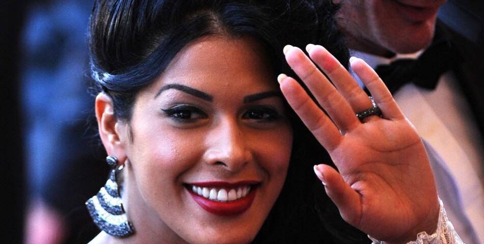  Ayem Nour glamour sur le tapis rouge du Festival de Cannes, le 16 mai 2014 