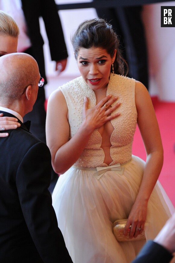 America Ferrera effrayée sur le tapis rouge du Festival de Cannes, le 16 mai 2014