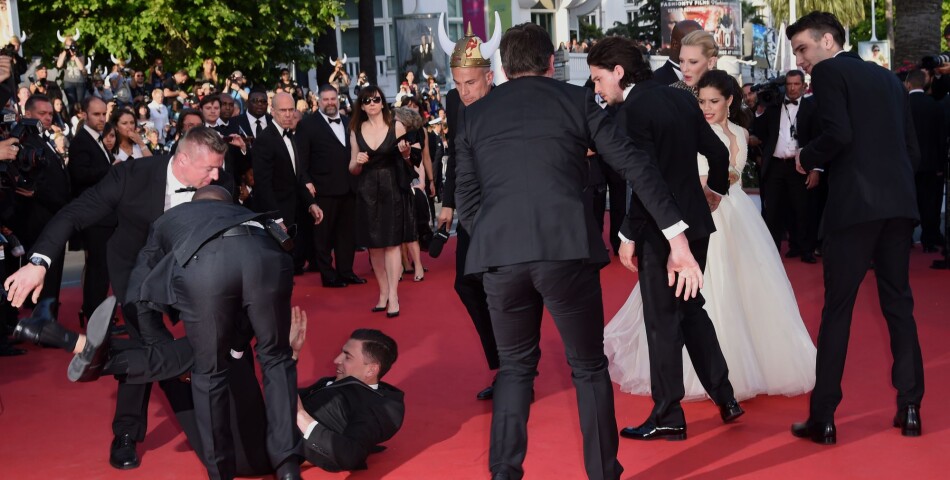  Sc&amp;egrave;ne de m&amp;ecirc;l&amp;eacute;e sur le tapis rouge du Festival de Cannes, le 16 mai 2014 