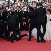 America Ferrera : un intrus a tenté de l'attaquer sur le tapis rouge du Festival de Cannes, le 16 mai 2014