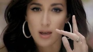 Kenza Farah : Problèmes, le clip en featuring avec Jul