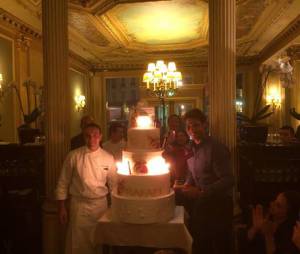 Rafael Nadal : gros g&acirc;teau d'anniversaire au Caf&eacute; de la Paix, mardi 3 juin 2014 &agrave; Paris