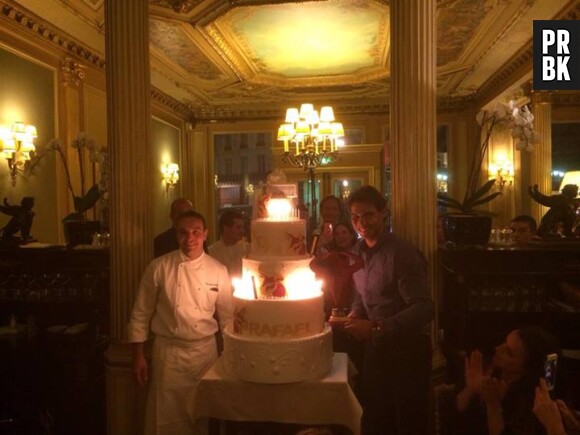 Rafael Nadal : gros gâteau d'anniversaire au Café de la Paix, mardi 3 juin 2014 à Paris