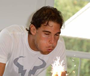 Rafael Nadal souffle ses bougies &agrave; Roland Garros, le 3 juin 2014