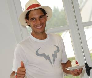Rafael Nadal : ch&acirc;peau et sourire pour son anniversaire &agrave; Roland Garros 2014