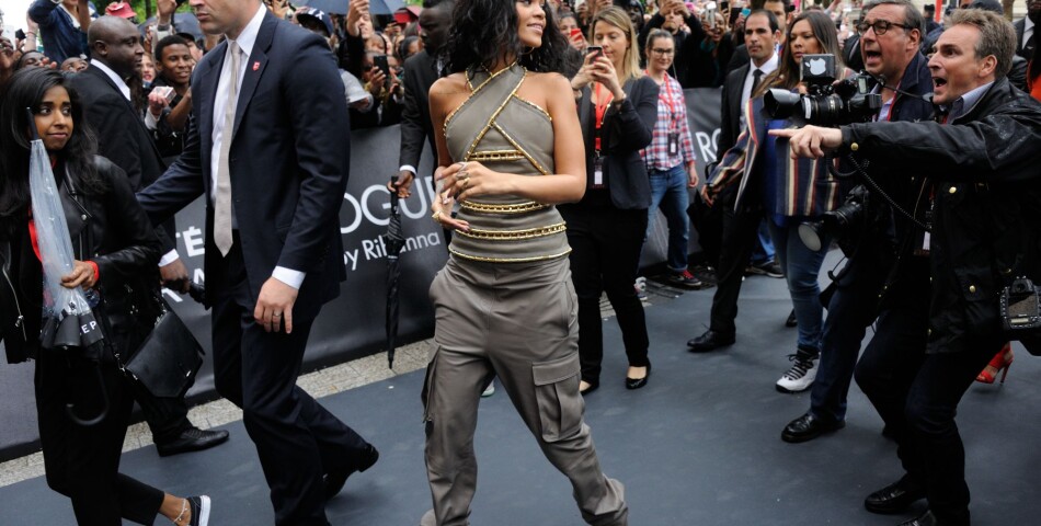  Rihanna pr&amp;eacute;sente sur les Champs Elys&amp;eacute;es &amp;agrave; Paris le 4 juin 2014 
