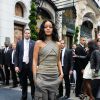 Rihanna de passage sur les Champs Elysées pour présenter Rogue à Paris le 4 juin 2014