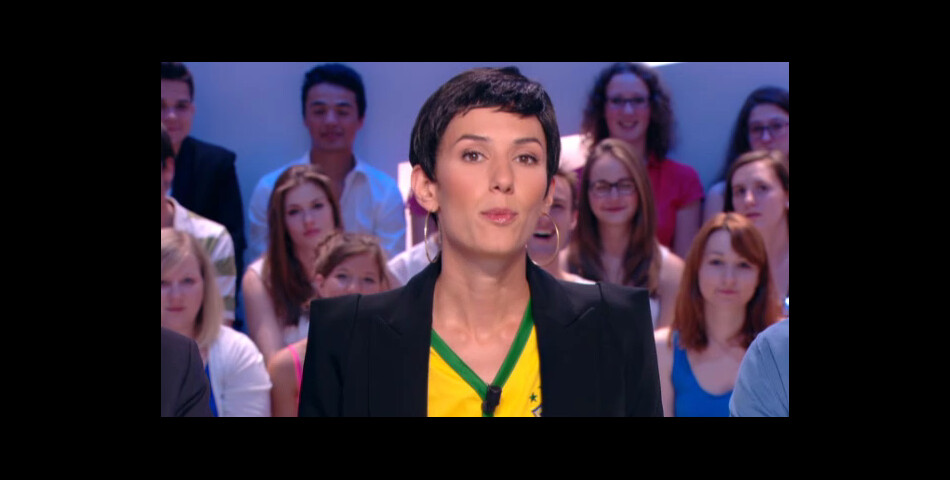 Doria Tillier dans la peau de Cristina Cordula pour le lancement de la Coupe du Monde 2014