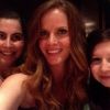 Once Upon A Time : Rebecca Mader en mode selfie avec des fans pour la Convention Fairy Tales II à Paris