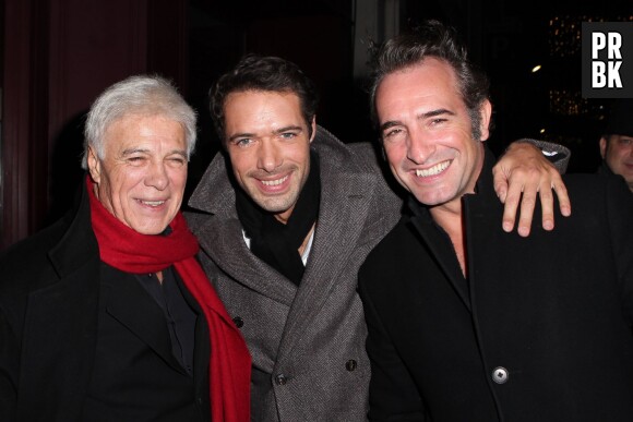Nicolas Bedos, Guy Bedos et Jean Dujardin prennent la pose à Paris, le 23 décembre 2013