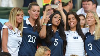 Patrice Evra, Bacary Sagna... : les Wags des Bleus dans les tribunes de Maracanã