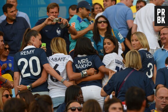 Les femmes des Bleus présentes lors du match de l'équipe de France contre l'Equateur au Mondial 2014, le 25 juin 2014