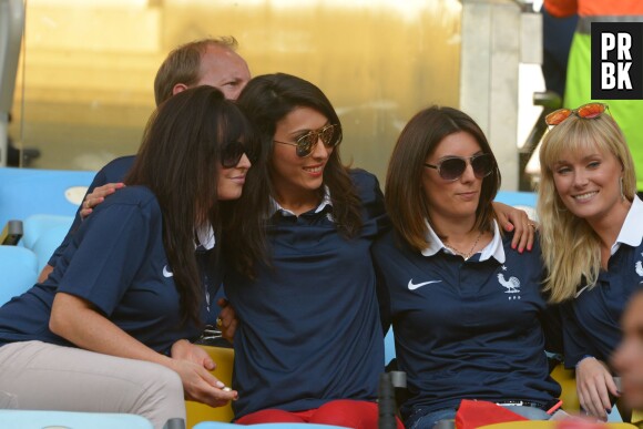 Les femmes des Bleus prennent du bon temps lors du match de l'équipe de France contre l'Equateur au Mondial 2014, le 25 juin 2014