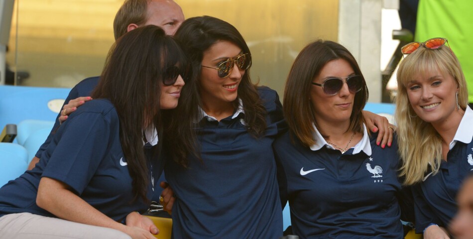  Les femmes des Bleus prennent du bon temps lors du match de l&#039;&amp;eacute;quipe de France contre l&#039;Equateur au Mondial 2014, le 25 juin 2014 