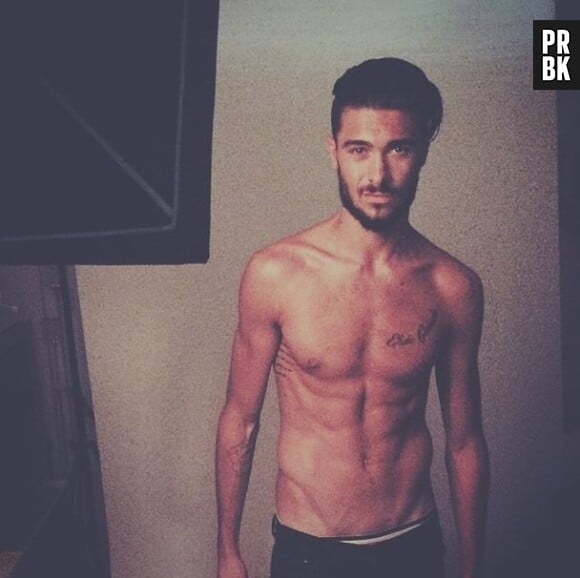 Julien Guirado exhibe ses abdos et ses pec sur Instagram