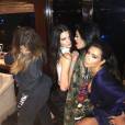 Kendall Jenner et sa soeur Kylie font un booty shake sexy devant Kim Kardashian et Khloe Kardashian