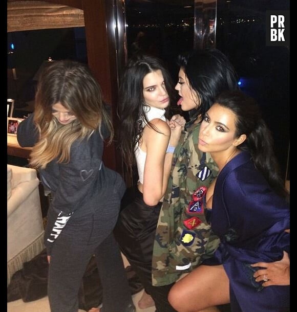 Kendall Jenner et sa soeur Kylie font un booty shake sexy devant Kim Kardashian et Khloe Kardashian