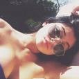Kylie Jenner se la coule douce en bikini en plein soleil