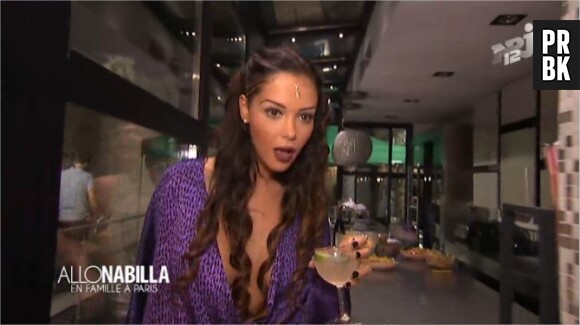 Nabilla Benattia, en robe sexy Jean-Paul Gaultier dans le 3e épisode de la saison 2 d'Allo Nabilla