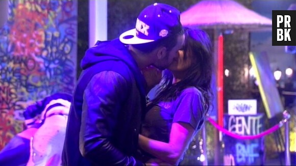 Secret Story 8 : Aymeric et Nathalie s'embrassent