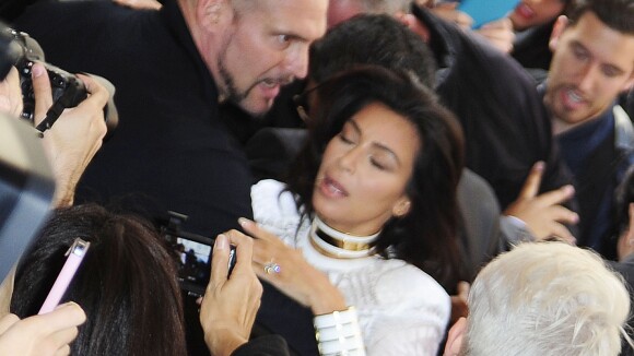 Kim Kardashian attaquée à la Fashion Week de Paris !