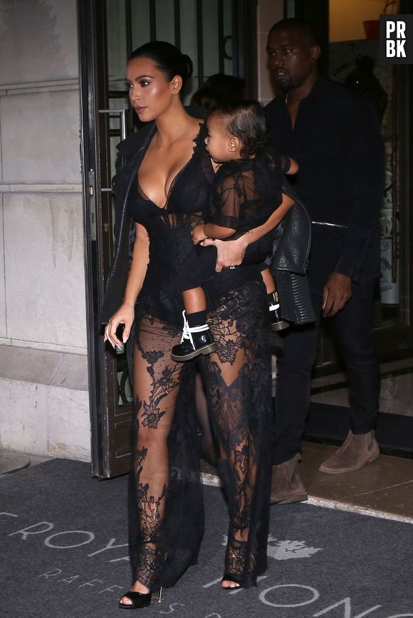 Kim Kardashian, Kanye West et North : famille stylée, le 28 septembre 2014 à Paris