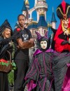 Gaël Montfils prend la pose avec les méchants de Disney, à Disneyland, le 27 septembre 2014