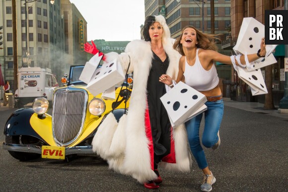 Laury Thilleman reine du shopping avec Cruella, à Disney, le 27 septembre 2014