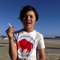Un enfant fumeur de 9 ans : la caméra cachée qui fait culpabiliser les fumeurs