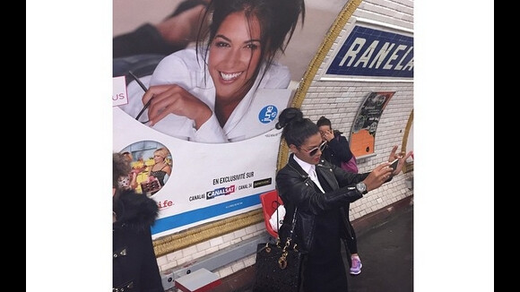 Ayem Nour : selfie avec elle-même dans le métro