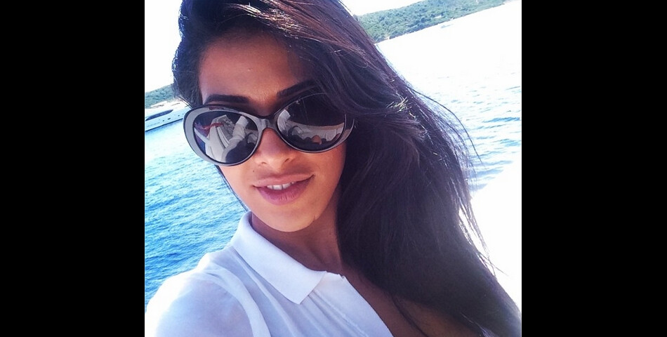  Ayem Nour : selfie pendant ses vacances 