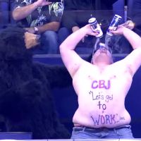 Ce supporter va vous faire adorer le hockey