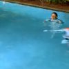 Les Princes de l'amour 2 : Bastien, Charles et Joanne dans la piscine