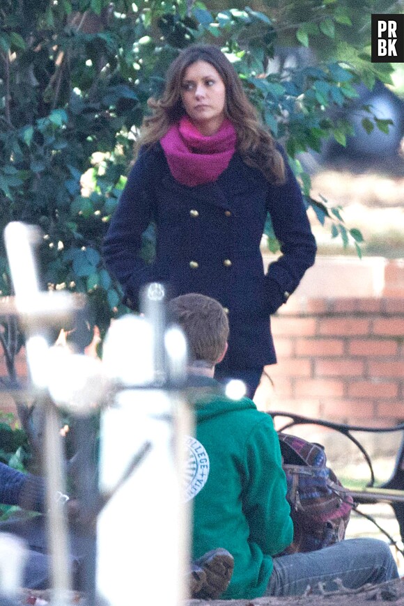 Nina Dobrev concentrée sur le tournage de la saison 6 de The Vampire Diaries le 20 novembre 2014 à Atlanta