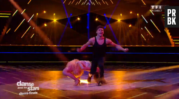 Danse avec les Stars 5 : Rayane Bensetti et Denitsa Ikonomova lors de la demi-finale du 22 novembre 2014