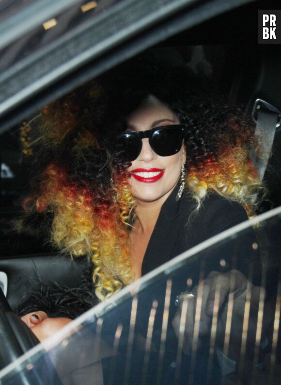 Lady Gaga tout sourire à New York le 2 décembre 2014