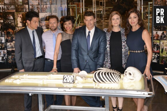Bones saison 10 : les acteurs et le gâteau du 200ème épisode