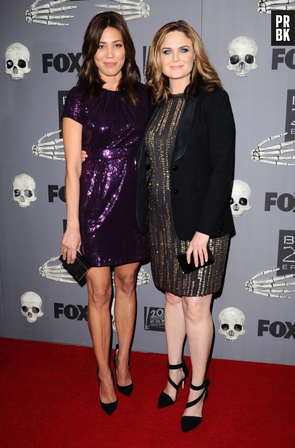 Bones saison 10 : Tamara Taylor et Emily Deschanel lors d'une fête pour le 200ème épisode