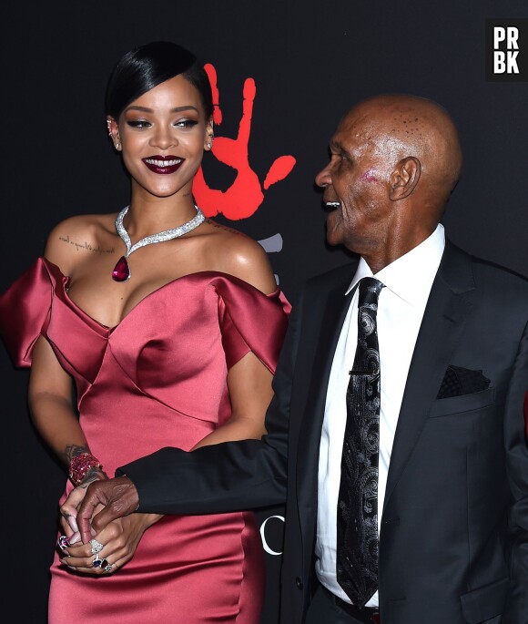 Rihanna et son grand-père au premier Diamond Ball, le 11 décembre 2014 à Los Angeles