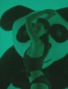  Emily Ratajkowski : danse sexy avec un panda pour Love Magazine 