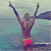 Caroline Receveur en bikini : un corps hot et sexy qui manquera aux téléspectateurs du Mag de NRJ 12 en 2015