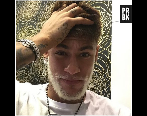 Neymar dévoile sa barbe blanche sur Instagram en décembre 2014