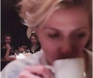Emma Stone et Andrew Garfield grillent une fan dans un restaurant &agrave; NY