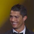  Cristiano Ronaldo tr&egrave;s souriant pendant la c&eacute;r&eacute;monie du Ballon d'or 2013 