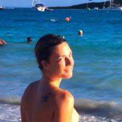 Eve Angeli exhibe ses seins à la plage : "J'assume le topless"