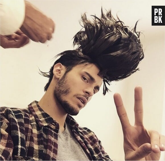 Baptiste Giabiconi : nouvelle coupe de cheveux dingue pour la publicité Taft de Schwarzkopf